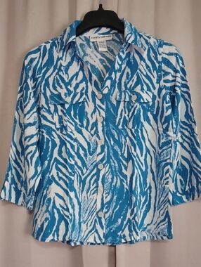 Cathy Daniels Blue White Animal Print Button Down 3/4 Sleeve Top Chest Pockets